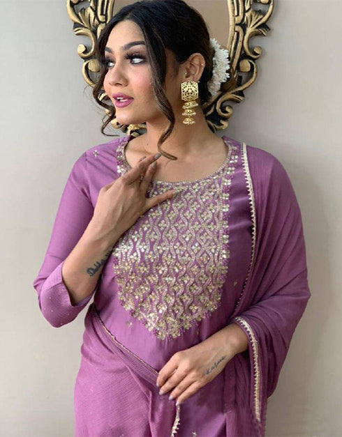 Traditional Function Wear Rayon Slub Readymade Suit Collection Levender Rayon Slub Pant Straight Close-up View